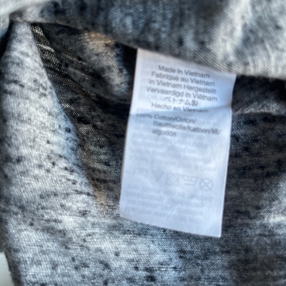 Heather grey crew neck tshirt - NWOT - Picture 4 of 4